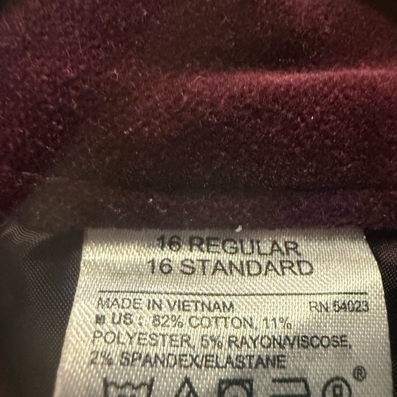 Old Navy Women’s Rich Burgundy Velvet Pixie Pants size 16 - Picture 5 of 5